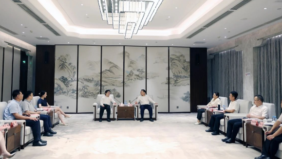 江西省萍乡市委副书记、市长熊运浪与林杨林一行举行工作会谈
